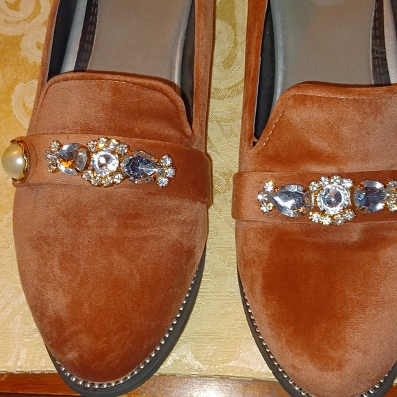 Mauve velvet rhinestone loafers 1" heel sz 8.5 - Picture 3 of 3